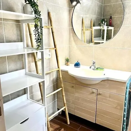 アパート Parking + Piscine, Confort, Proche Aeroport & サン・ローラン・デュ・ヴァール