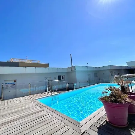 Parking + Piscine, Confort, Proche Aeroport & *