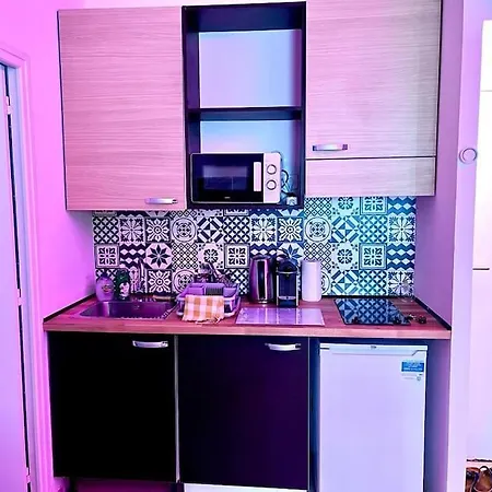 Parking + Piscine, Confort, Proche Aeroport & * サン・ローラン・デュ・ヴァール